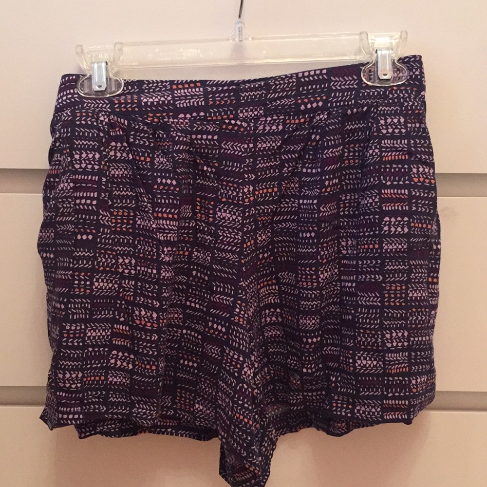Mossimo tribal shorts! Has pockets!!